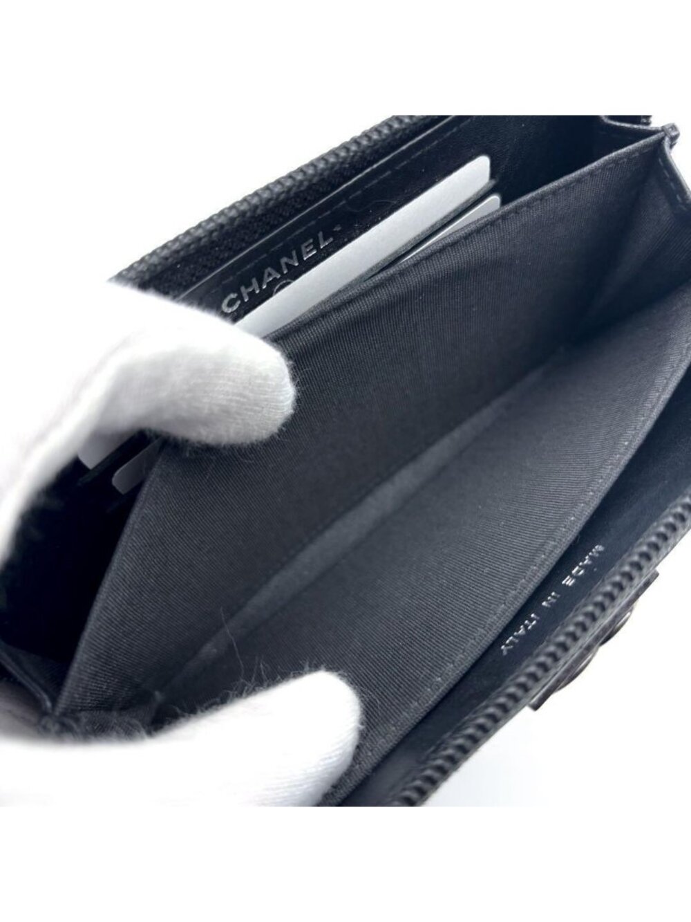 Chanel Wallet Boy Round - Picture 6 of 14